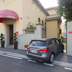 La Fortezza Hotel
